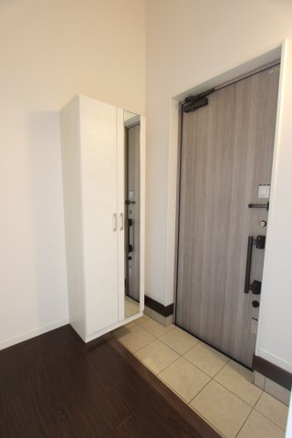 玄関　参考写真です。現況優先。