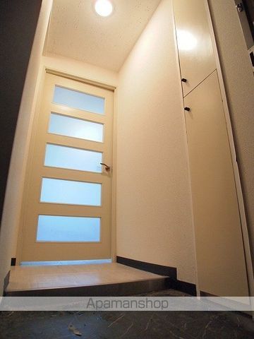 ホークメゾン札幌1号館の玄関写真