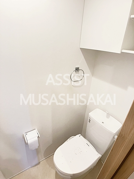 トイレ　写真：設備同仕様の別物件です