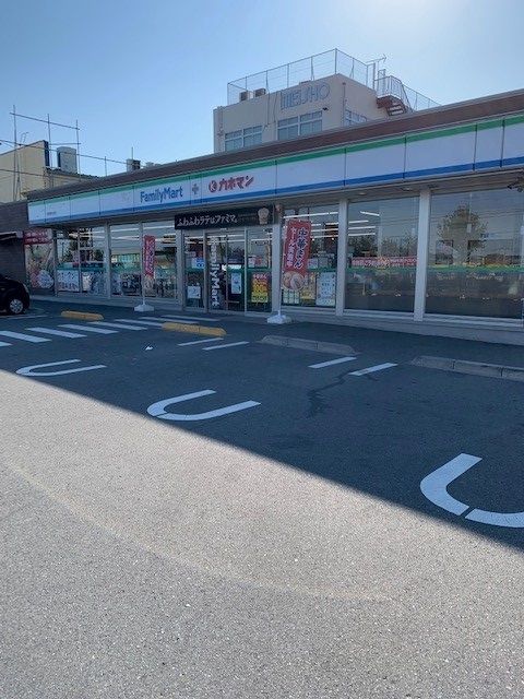 コンビニ　ファミリーマート瑞穂東松原店（コンビニ）まで450m
