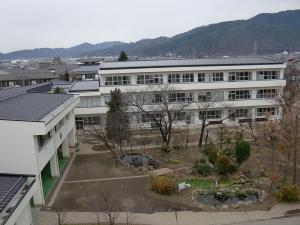 小学校　松本市立清水小学校（小学校）まで423m