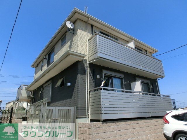 建物外観　2013年築・駅徒歩9分