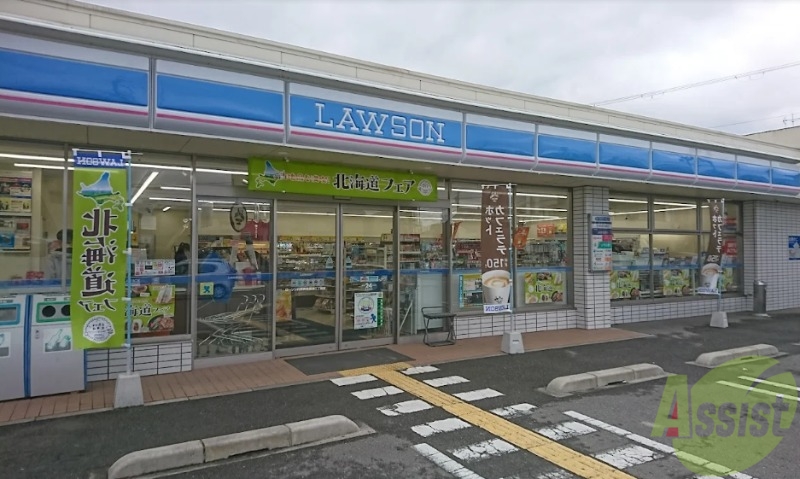 コンビニ　ローソン川西南花屋敷二丁目店（コンビニ）まで557m
