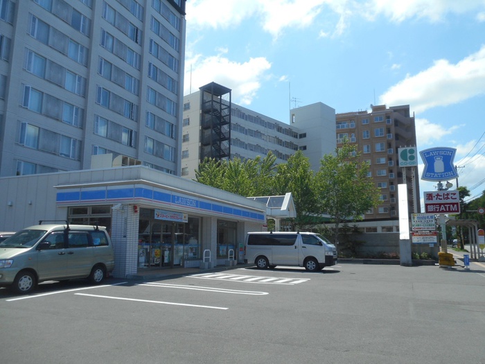 コンビニ　ローソン（コンビニ）まで916m