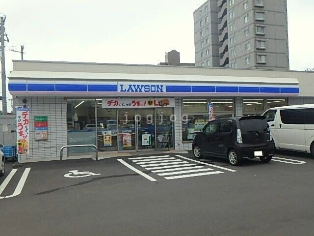 コンビニ　ローソン札幌月寒中央十一丁目店（コンビニ）まで68m