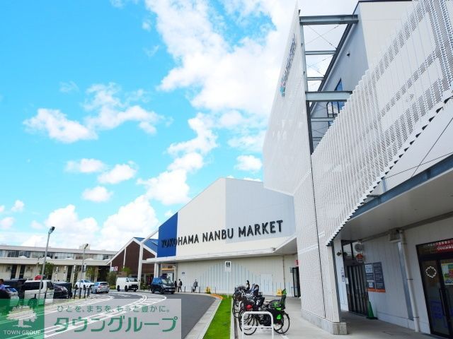 ショッピングセンター　BRANCH横浜南部市場（ショッピングセンター）まで1110m