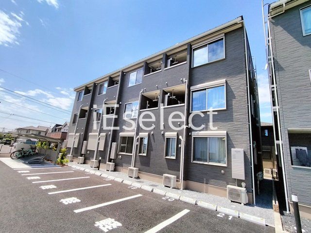 建物外観　お買い物にも出やすい立地♪
