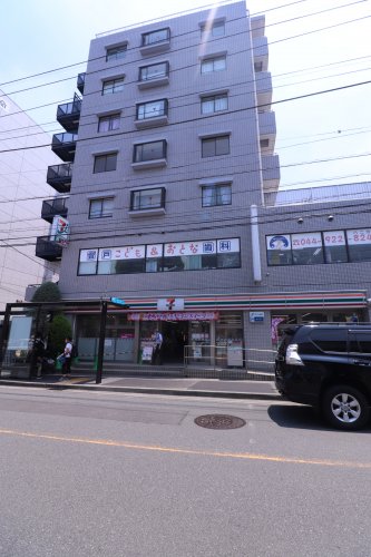 コンビニ　セブンイレブン 川崎登戸駅前店（コンビニ）まで137m