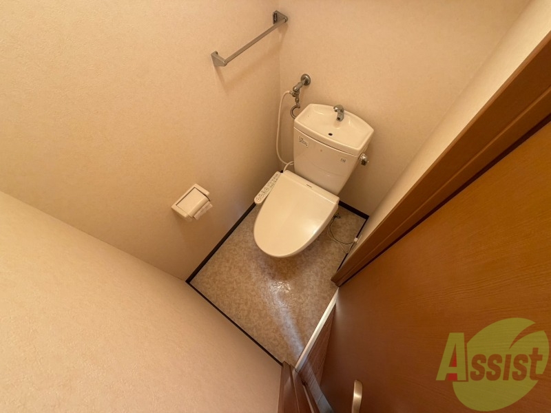 トイレ　こちらはトイレです。清潔感があり、安心して使用できます。