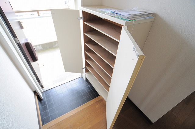 玄関　※別部屋参考写真