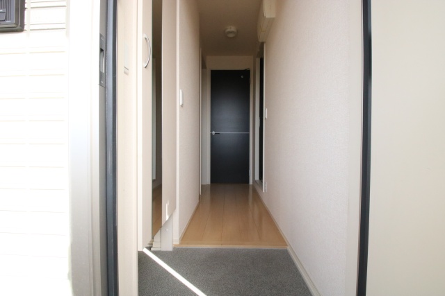 玄関　※別室の参考写真の為、現況優先です。
