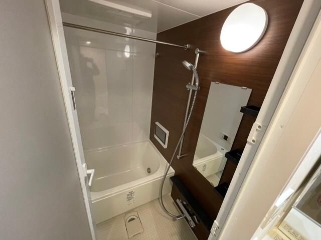 バス・シャワールーム　コンパクトで使いやすいお風呂です