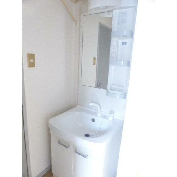 洗面設備　掲載写真は同型モデルを掲載しており実際のお部屋と仕様等が異な