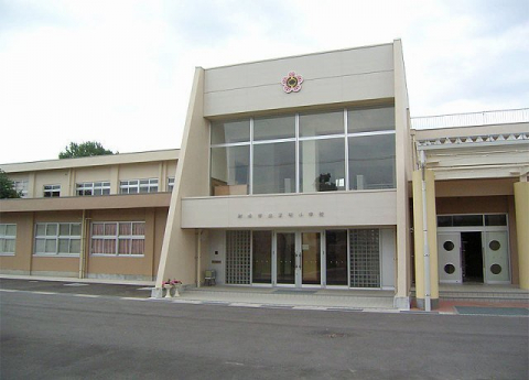 小学校　東明小学校（小学校）まで492m