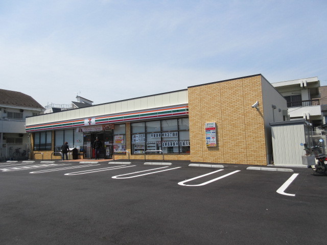 コンビニ　セブンイレブン足立鹿浜3丁目店（コンビニ）まで421m