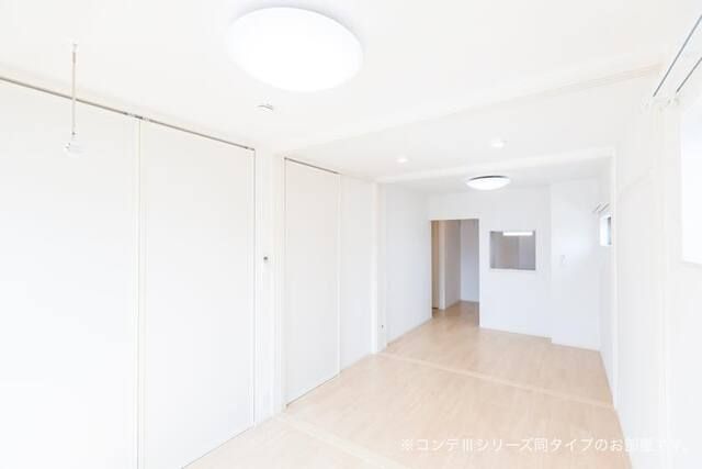 ヒカルサ東川口サウスの居間写真