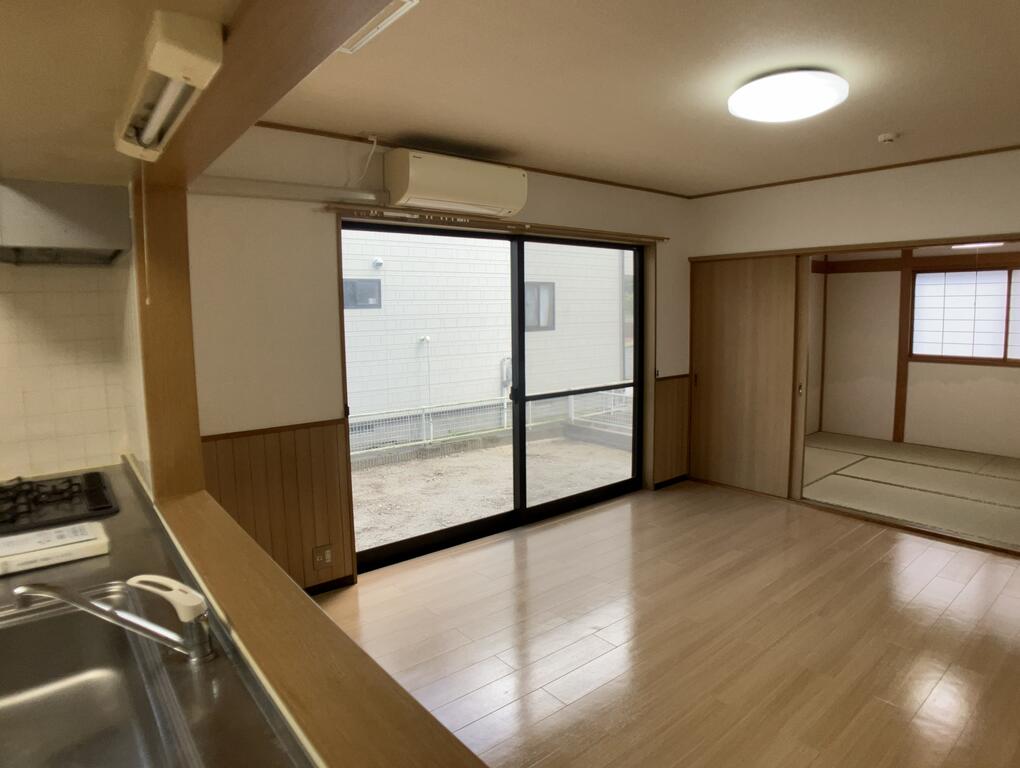 山の寺2丁目貸家の居間写真