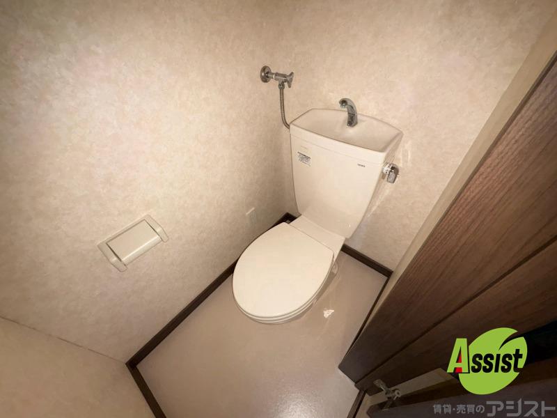 トイレ　こちらはトイレです。清潔感があり、安心して使用できます。