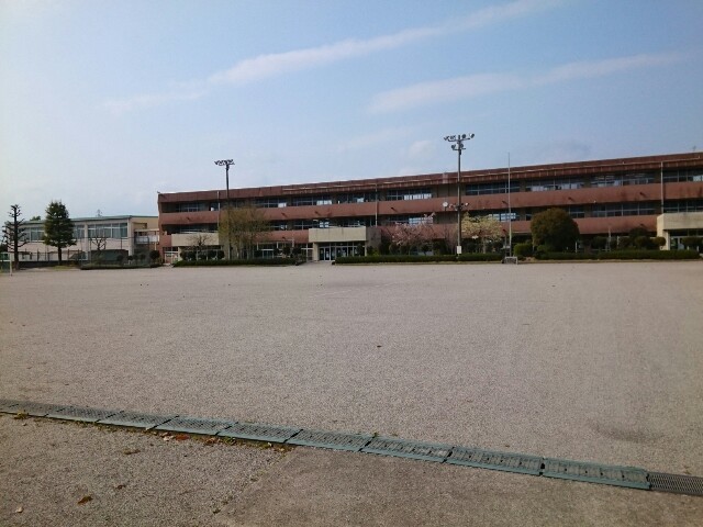 小学校　市立吉井西小学校（小学校）まで500m