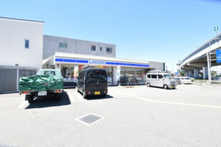 コンビニ　ローソン 堺石津川駅前店（コンビニ）まで320m