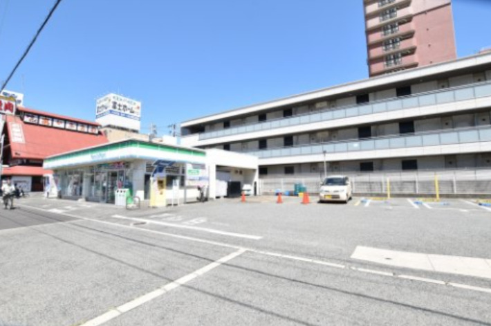 コンビニ　ファミリーマート 浜寺石津町店（コンビニ）まで504m