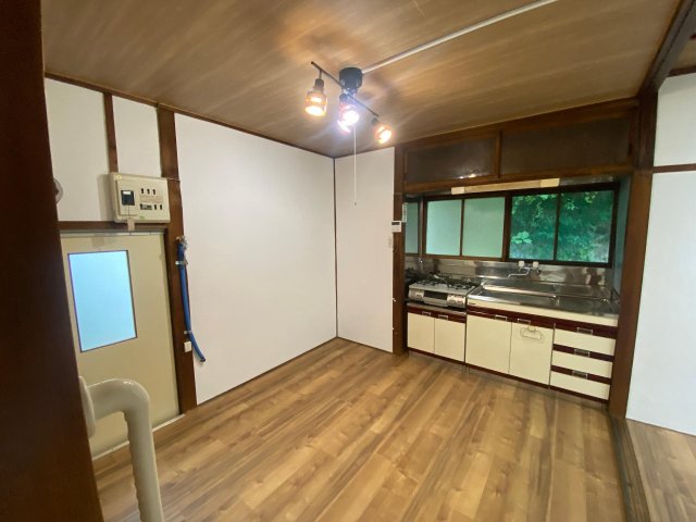 キッチン　漆喰塗りのダイニングキッチン