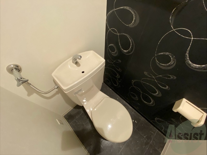 トイレ　こちらはトイレです。清潔感があり、安心して使用できます。