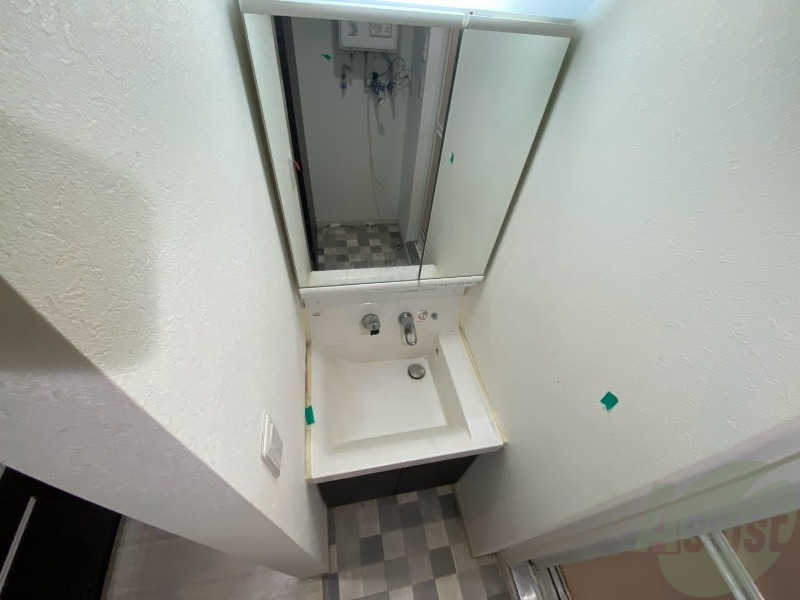 洗面設備　シャンプードレッサー。身支度はここでばっちりですね。