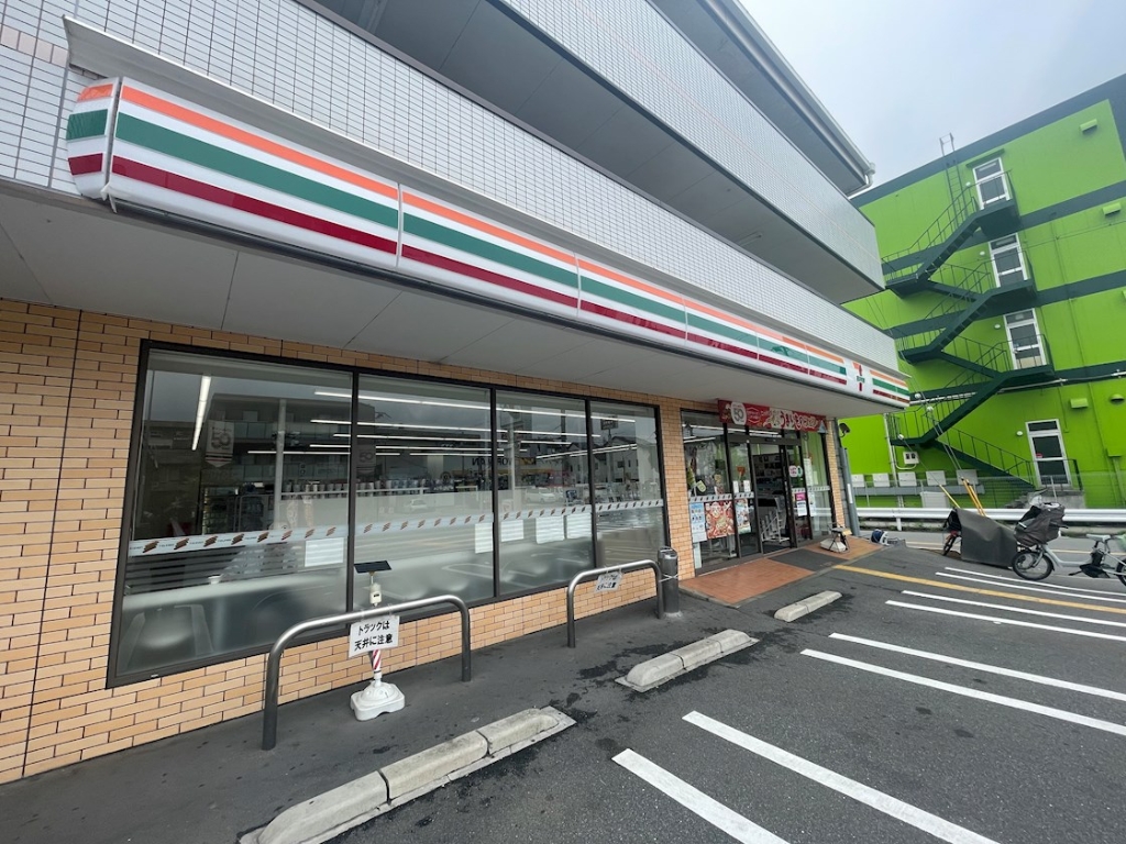 コンビニ　セブン-イレブン 吹田川岸町店（コンビニ）まで627m