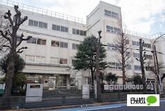 中学校　世田谷区立太子堂中学校（中学校）まで672m