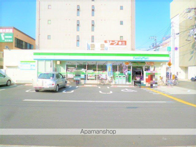 コンビニ　ファミリーマート（コンビニ）まで601m