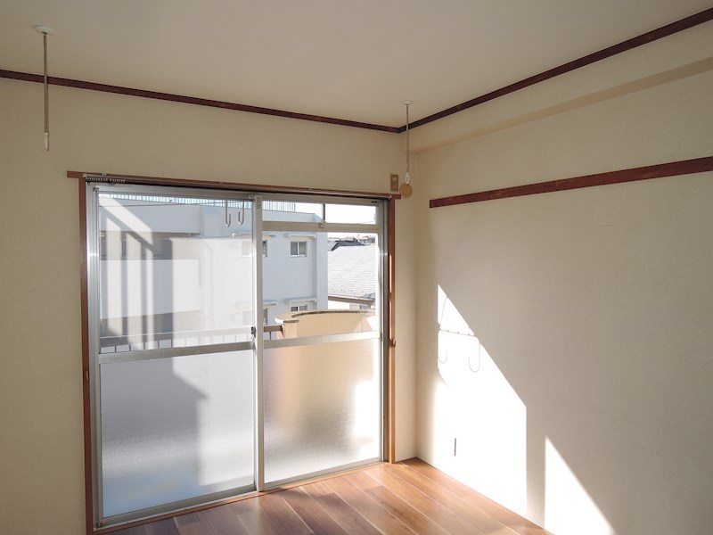 その他部屋・スペース　陽光ふりそそぐ明るい室内