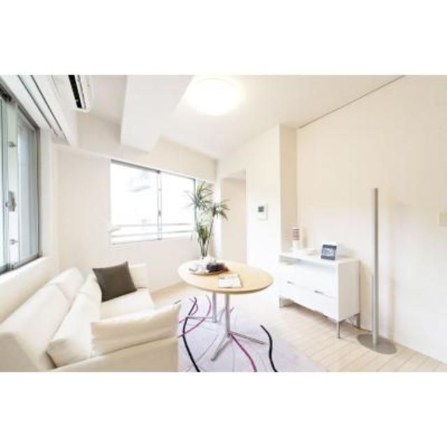 居室・リビング　※写真は同タイプ住戸です。家具・家電等はイメージです。