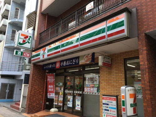 コンビニ　セブンイレブン 台東蔵前2丁目店（コンビニ）まで243m