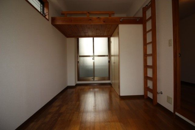 その他部屋・スペース　【その他内観】※クロスの色合いが異なります。