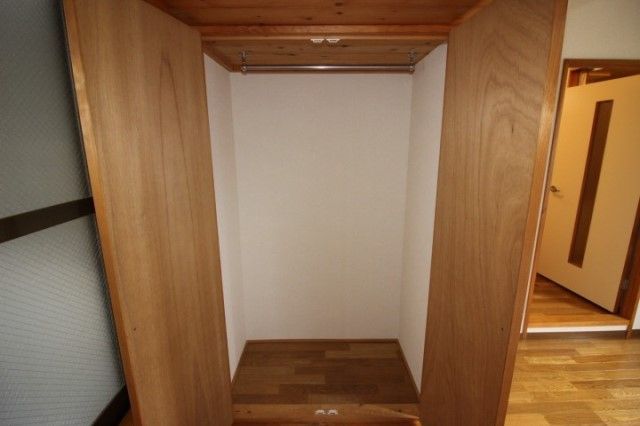 収納　【収納】※クロスの色合いが異なります。