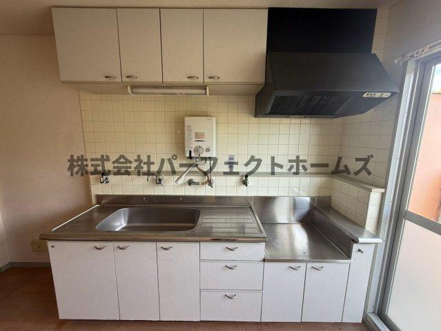 キッチン　コンパクトなキッチンで掃除もラクラク