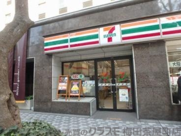 コンビニ　セブン-イレブン大阪高麗橋２丁目店（コンビニ）まで390m