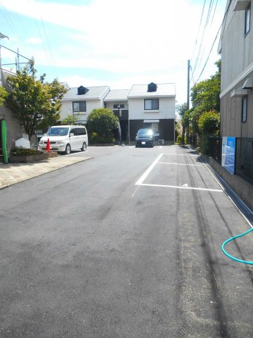 エントランス　駐車場です