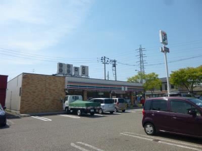 コンビニ　セブンイレブン新潟牡丹山店（コンビニ）まで647m