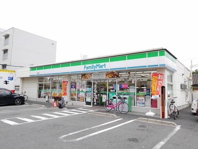 コンビニ　ファミリーマート小倉真鶴店（コンビニ）まで500m