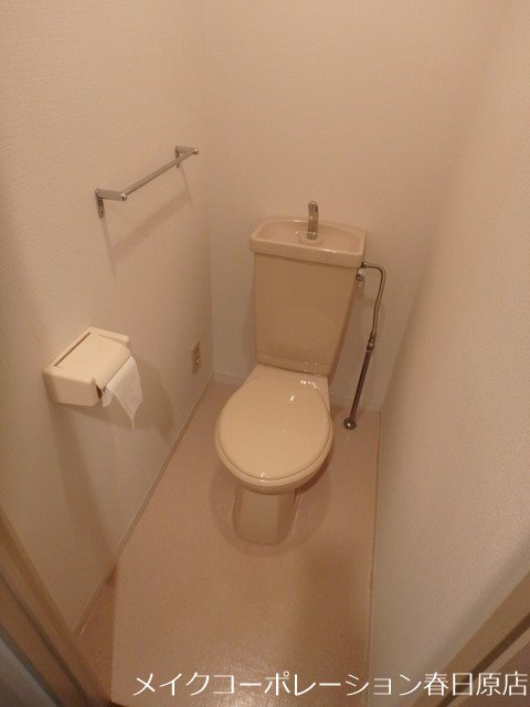 トイレ　写真は同型タイプ