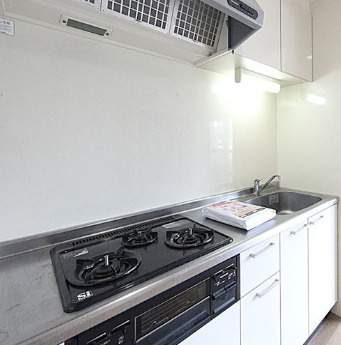 キッチン　※写真は同じマンションの違う部屋のものになります。