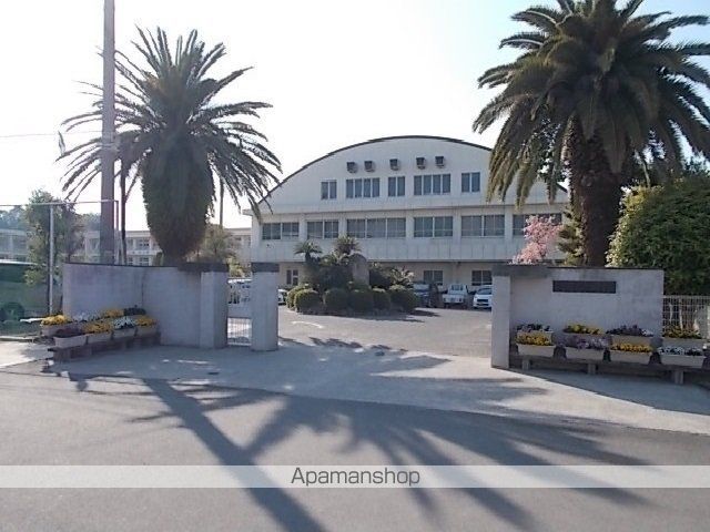 中学校　今治市立西中学校（中学校）まで1100m