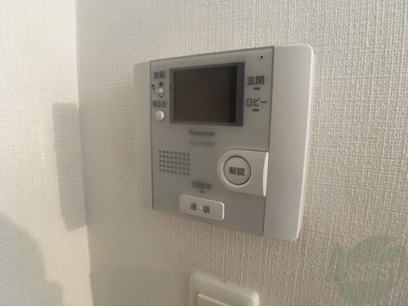 セキュリティ　ＴＶモニター付インターホンです。来客者の顔が見えるので安心！