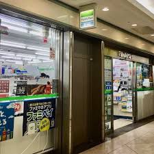 コンビニ　ファミリーマート 赤坂パークビル店（コンビニ）まで128m