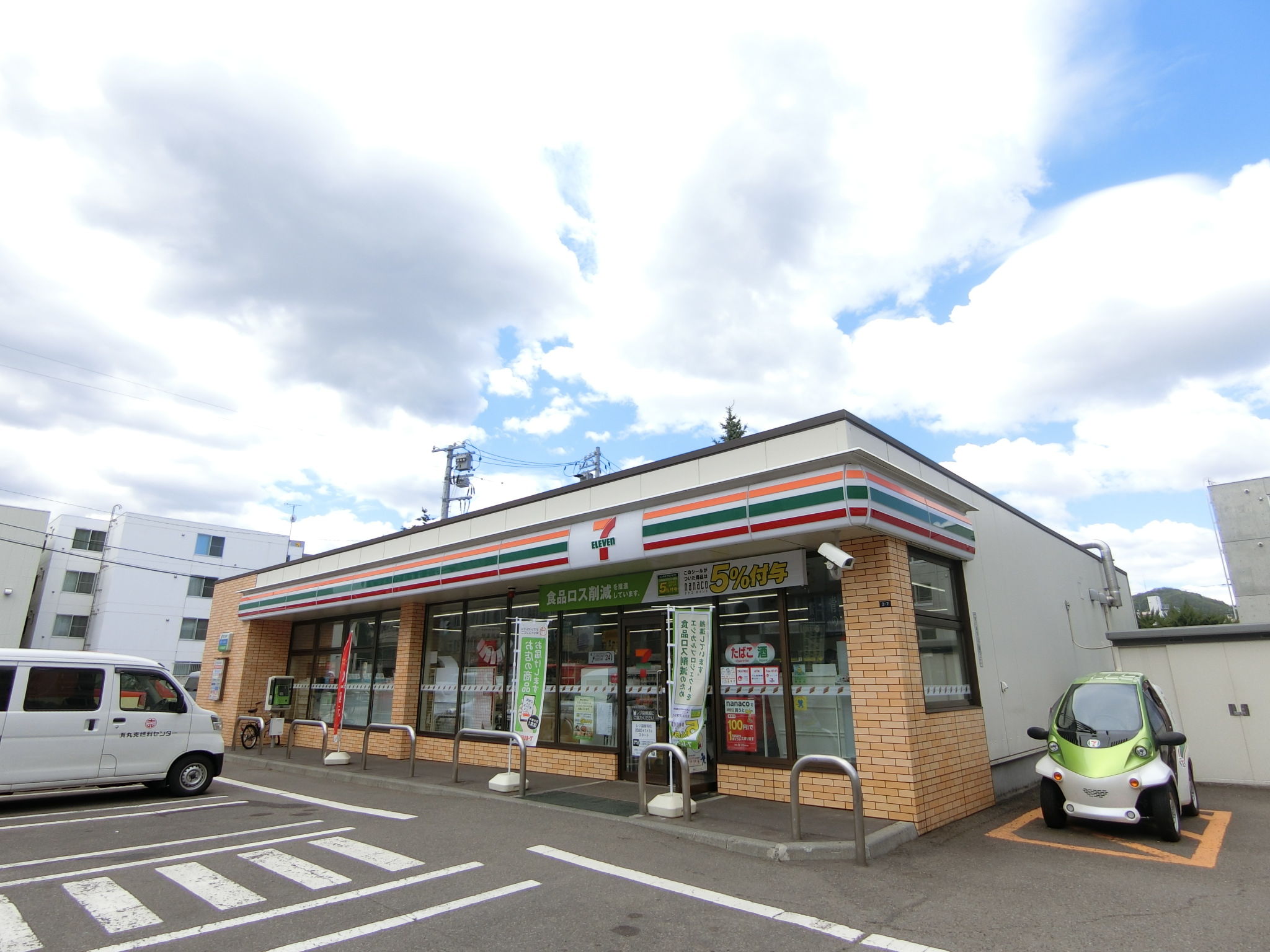 コンビニ　セブンイレブン南7条店（コンビニ）まで260m