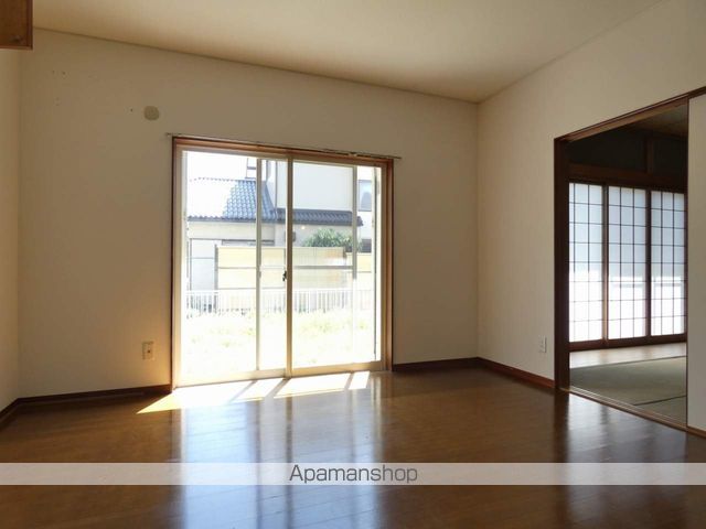 富塚町貸家の居間写真