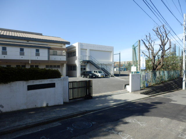 中学校　横浜市立あざみ野中学校（中学校）まで326m