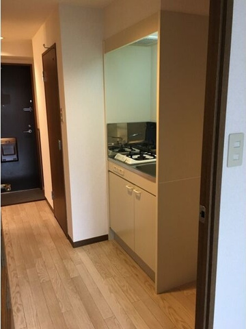 キッチン　※写真は同じマンションの違う部屋のもの(反転タイプ)